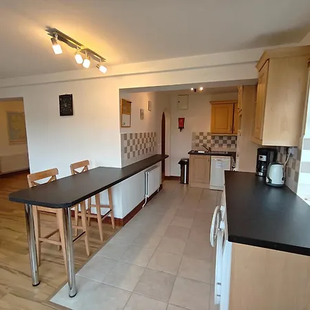 Erin House - * 乌克特拉德